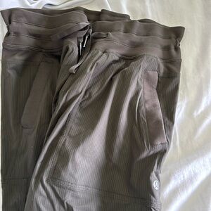Lulu lemon army green pants